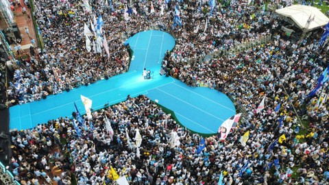 Capres nomor urut 02 Prabowo Subianto kampanye di GOR Delta Sidoarjo, Jawa Timur, Jumat (9/2/2024). Foto: Dok. Istimewa
