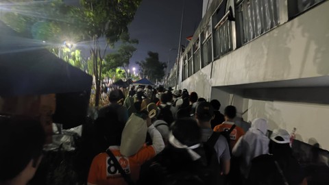 Warga mulai memadati JIS jelang kampanye akbar AMIN, Sabtu (10/2). Foto: Jonathan Devin/kumparan