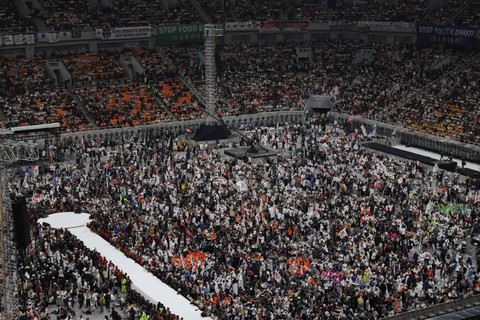 Suasana di dalam Stadion JIS jelang acara kampanye akbar Anies Muhaimin. Foto: Iqbal Firdaus/kumparan