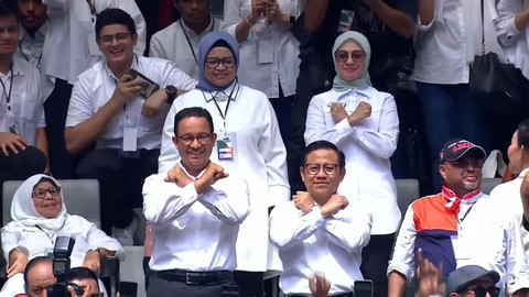 Paslon 01 Anies Baswedan dan Muhaimin Iskandar melakukan gestur 'Wakanda No More Indonesia Forever' pada Kampanye Akbar Anies Baswedan-Muhaimin Iskandar (AMIN) di Jakarta International Stadium (JIS), Jakarta, Sabtu (10/2/2024). Foto: Youtube/Anies Baswedan
