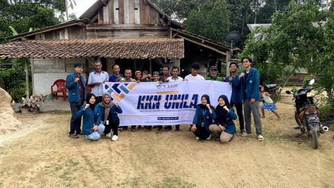 Kegiatan Sosialisasi Biochar Oleh Mahasiswa KKN Unila. | Foto: Ist