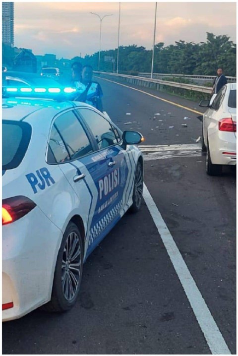 Kecelakaan beruntun 3 kendaraan di Tol Jagorawi, Minggu (11/2/2024). Foto: Dok. Istimewa