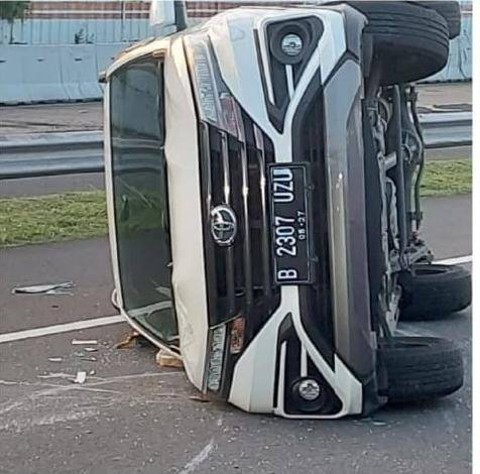 Kecelakaan beruntun 3 kendaraan di Tol Jagorawi, Minggu (11/2/2024). Foto: Dok. Istimewa