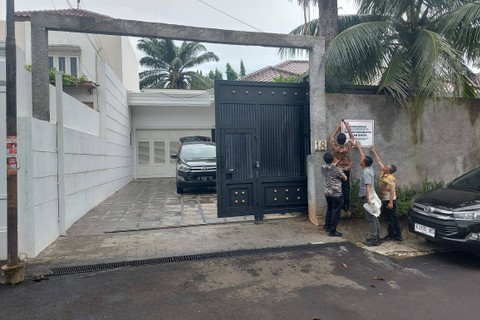 KPK menyita rumah milik mantan Kepala Bea Cukai Makassar Andhi Pramono di Pejaten Barat, Jakarta Selatan. Foto: KPK