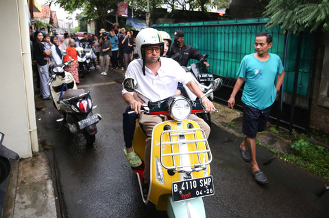 Pasangan artis Raffi Ahmad dan Nagita Slavina saat nyoblos di TPS Cinere, Jawa Barat, Rabu, (14/2/2024). Foto: Agus Apriyanto