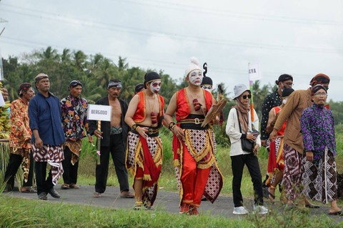 Tuliskan masing-masing tiga suku yang berasal dari tiap pulau besar di Indonesia. Foto hanya ilustrasi, bukan yang sebenarnya. Sumber: Pexels/Ditta Alfianto