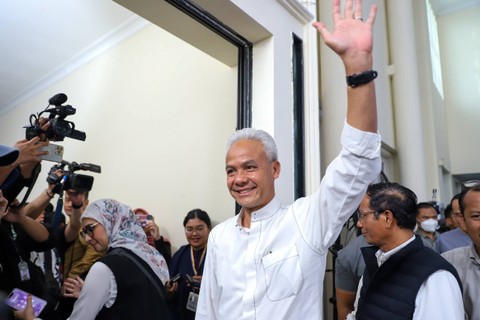 Capres-Cawapres nomor urut 03 Ganjar Pranowo dan Mahfud MD usai memberikan keterangan pers di Rumah Pemenangan TPN, Jakarta, Rabu (14/2/2024). Foto: Iqbal Firdaus/kumparan