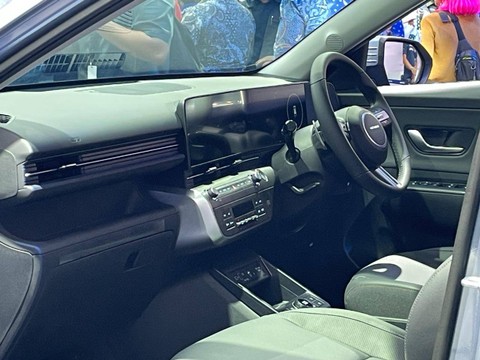 Hyundai Kona Electric terbaru diperkenalkan di Indonesia International Motor Show (IIMS) 2024. Foto: Sena Pratama/kumparan