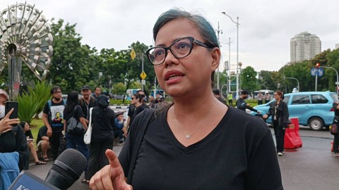 Pakar hukum tata negara, Bivitri Susanti, saat ditemui wartawan usai menghadiri Aksi Kamisan di depan Istana Presiden, di Jalan Medan Merdeka Utara, Jakarta Pusat, Kamis (15/2/2024). Foto: Fadhil Pramudya/kumparan