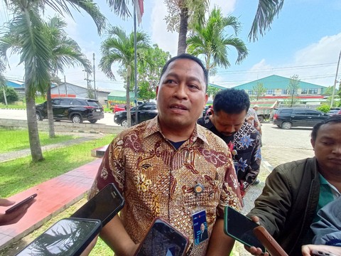 Pimpinan Perum Bulog Kanwil Lampung Taufan Akib diwawancarai di gudang Bulog Campang Raya, Bandar Lampung. | Foto : Galih Prihantoro/ Lampung Geh