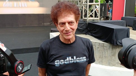 Vokalis Grup Band, God Bless, Achmad Albar di Galeri Nasional Indonesia   Foto: Aprilandika Pratama/kumparan