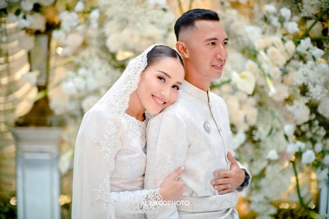 Lamaran Ayu Ting Ting dan Muhammad Fardhana. Foto: Instagram/@ayutingting92