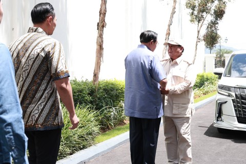 Capres 02 Prabowo Subianto mengunjungi Presiden ke-6 RI, Susilo Bambang Yudhoyono (SBY), di Pacitan, Jawa Timur, Sabtu (17/2). Foto: Dok. Istimewa