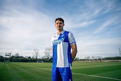 Elkan Baggott dalam balutan jersey Bristol Rovers. Foto: bristolrovers.co.uk