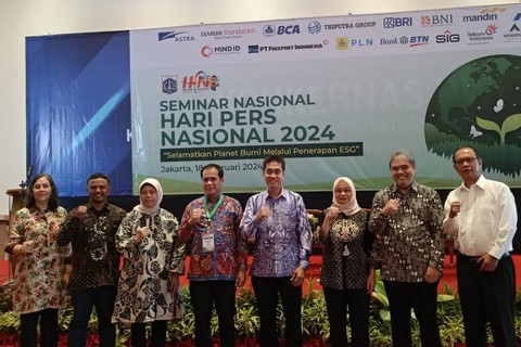 Persatuan Wartawan Indonesia (PWI) Pusat bekerjasama dengan Kementerian Lingkungan Hidup dan Kehutanan (KLHK) menggelar seminar yang bertajuk "Selamatkan Planet Bumi Melalui Penerapan Prinsip ESG" di Candi Bentar, Ancol, Jakarta Utara, Minggu (18/2). Foto: Zamachsyari/kumparan