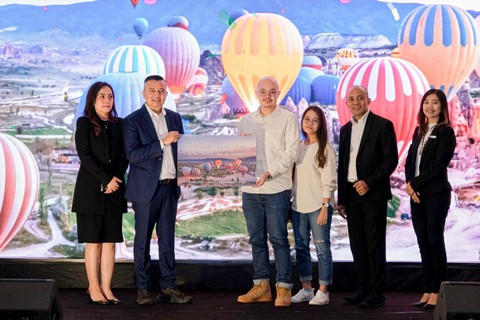Pemenang utama Atria Wedding Season 2023 mendapatkan paket bulan madu ke Turki. Foto: dok. Atria Hotel