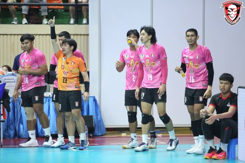 Farhan Halim (#19) membawa Nakhon Ratchasima juara Liga Thailand 2023/24. Foto: Facebook Nakhon Ratchasima VC