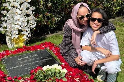 BCL ziarah ke makam Ashraf Sinclair bersama keluarga. Foto: Instagram/@itsmebcl