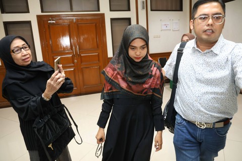 Ria Ricis dan Teuku Ryan menjalani sidang perceraian perdana di Pengadilan Agama Jakarta Selatan, Jakarta, Senin, (19/02/2024). Foto: Agus Apriyanto