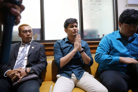 Ria Ricis dan Teuku Ryan menjalani sidang perceraian perdana di Pengadilan Agama Jakarta Selatan, Jakarta, Senin, (19/02/2024). Foto: Agus Apriyanto