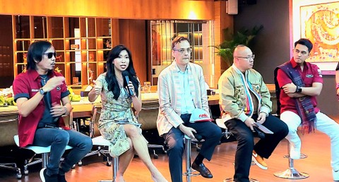 Ian Kasela, Maya Watono, Odo Manuhutu, Troy Reza Waroka, dan  Indra Perdana Sinaga (Naga) saat Press Conference di kantor InJourney. Foto: Wina Ramadhani/kumparan
