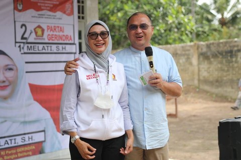 Ketua DPD Gerindra Bangka Belitung Erzaldi Rosman (kanan) bersama istrinya yang juga caleg DPR dari Gerindra, Melati. Foto: Dok. Istimewa
