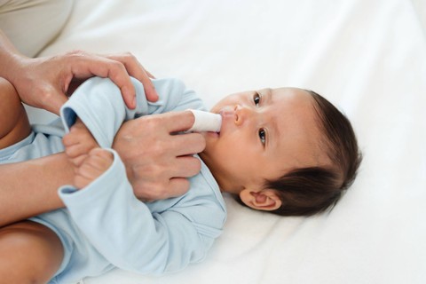 Ilustrasi Kain Kasa untuk Gigi Bayi. Foto: Shutterstock
