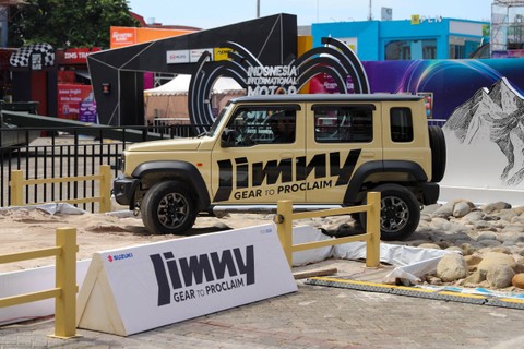 Jimny Adventure Experience di pameran otomotif Indonesia International Motor Show (IIMS) 2024 di JIExpo Kemayoran, Jakarta, Kamis (22/2/2024). Foto: Iqbal Firdaus/kumparan