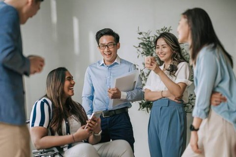 Ilustrasi Komunikasi Verbal Adalah, Foto: Unsplash/Edwin Tan.