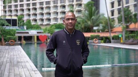 Pelatih Timnas Indonesia U-16 Nova Arianto. Foto: Akbar Ramadhan/kumparan