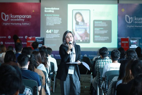 Growth Partnership Lead Tiktok Indonesia, Hanny Sanjaya memberikan pemaparan pada acara kumparan Academy-Digital Marketing Edition di Jakarta, Jumat (23/2/2024). Foto: Aditia Noviansyah/kumparan