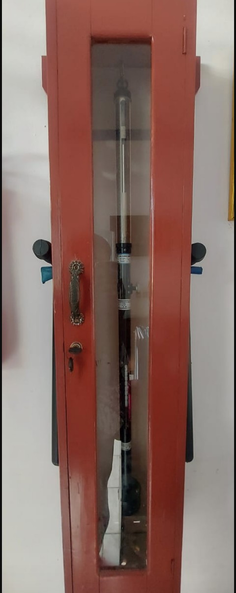 Barometer air raksa milik BMKG digunakan untuk mengukur tekanan udara. Foto: Dok BMKG