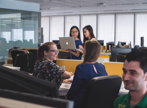 Ilustrasi Profesi Manajemen Perkantoran dan Layanan Bisnis , Sumber Unsplash/Mimi Thian