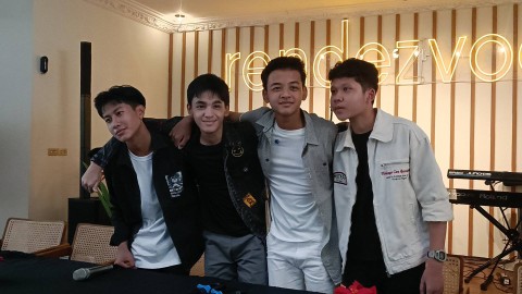 Grup band Starfire rilis mini album Hanya Untukmu, di kawasan Antasari, Jakarta Selatan, Jumat (23/2/2024). Foto: Giovanni/kumparan