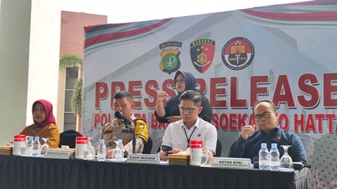 Jumpa pers pengungkapan kasus pornografi anak di Polresta Bandara Soekarno-Hatta, Sabtu (24/2/2023). Foto: Jonathan Devin/kumparan