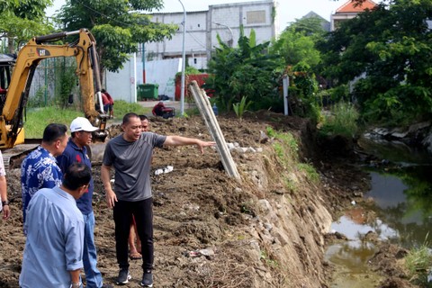 Selama tiga tahun Wali Kota Surabaya Eri Cahyadi memimpin Surabaya, ternyata titik genangan air banjir terus berkurang. Foto: Dok. Pemkot Surabaya