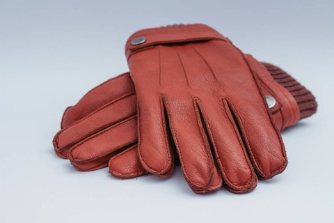 Ilustrasi perbedaan fungsi antara sarung tangan kain, sarung tangan asbes, sarung tangan kulit, dan sarung tangan karet - Sumber: pixabay.com/domas