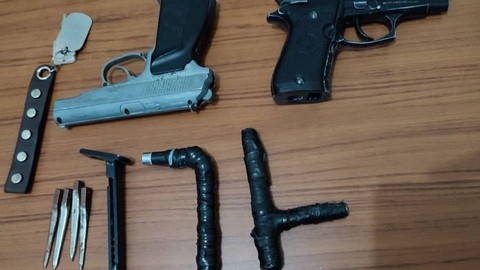 Barang bukti pencurian di Jalan Cisaranten Wetan, RT 1 RW 4, Kelurahan Cisaranten Wetan, Kecamatan Cinambo, Kota Bandung. Foto: Rachmadi Rasyad/kumparan