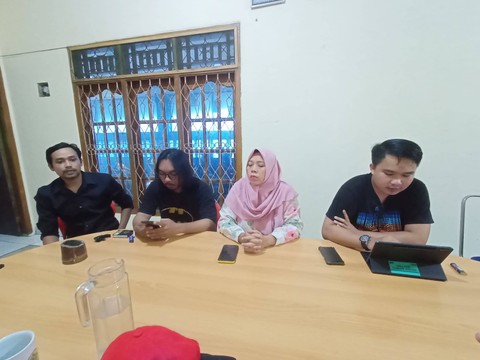 WALHI Lampung menggelar konferensi pers menyikapi banjir yang mengepung Kota Bandar Lampung dan wilayah sekitarnya. | Foto : Galih Prihantoro/ Lampung Geh