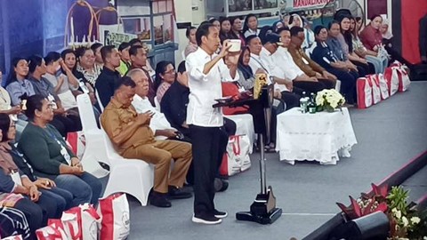 Presiden Jokowi saat berada di Kota Bitung, Sulawesi Utara.
