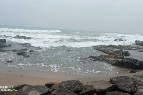 Pesisir pantai Kabupaten Lebak tidak menimbulkan gelombang tinggi pascagempa magnitudo 5,7 yang berpusat di Bayah dan tidak menimbulkan tsunami.   Foto: ANTARA/Mansyur