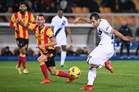 Lecce vs Inter Milan di Liga Italia, Senin (26/2) dini hari WIB. Foto: REUTERS/Alberto Lingria