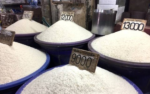Ilustrasi harga beras. DPRD Kalbar dorong pemerintah untuk lebih sering gelar Operasi Pasar dan Gerakan Pangan Murah agar harga beras kembali stabil. Foto: Dok. Kumparan