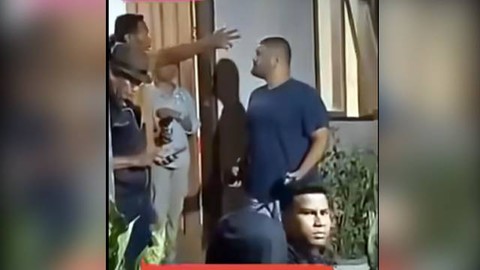 WNA asal Mesir yang melakukan protes saar pleno rekapitulasi di Kecamatan Kaidipang, Kabupaten Bolmut, Sulawesi Utara.