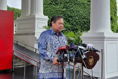 Menko Perekonomian Airlangga Hartarto usai ratas di Istana Kepresidenan, Jakarta, Selasa (27/2/2024). Foto: Nadia Riso/kumparan