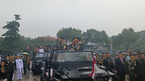 Prabowo Subianto bersama Panglima TNI dan Kapolri meninjau alutsista usai Rapim TNI-Polri, Rabu (28/2/2024). Foto: Hedi/kumparan