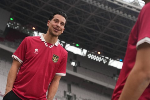 Thom Haye dalam balutan jersey Timnas Indonesia pada Desember 2023. Foto: PSSI