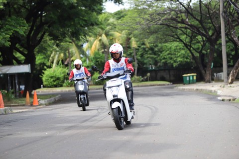 PT Astra Honda Motor (AHM) perkenalkan Safety Riding untuk penggunaan motor listrik di Jakarta, Rabu (28/2). Foto: dok. AHM