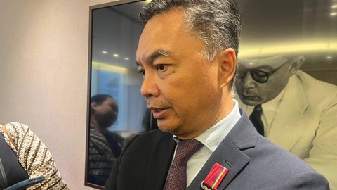 Dino Patti Djalal usai diberikan penghargaan Order of Merit dari Pemerintah Ukraina, Rabu (28/2/2024). Foto: Andreas Gerry Tuwo/kumparan