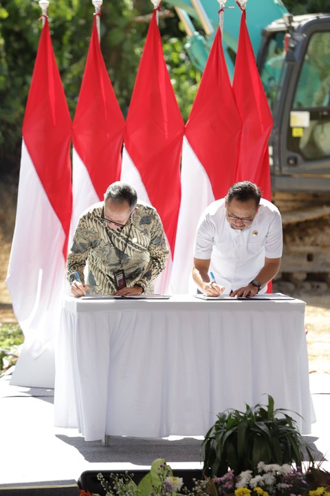Otoritas Jasa Keuangan (OJK) menyepakati rencana pembangunan gedung kantor di area Ibu Kota Nusantara (IKN) dengan penandatanganan perjanjian dengan otorita IKN. Foto: Dok. OJK